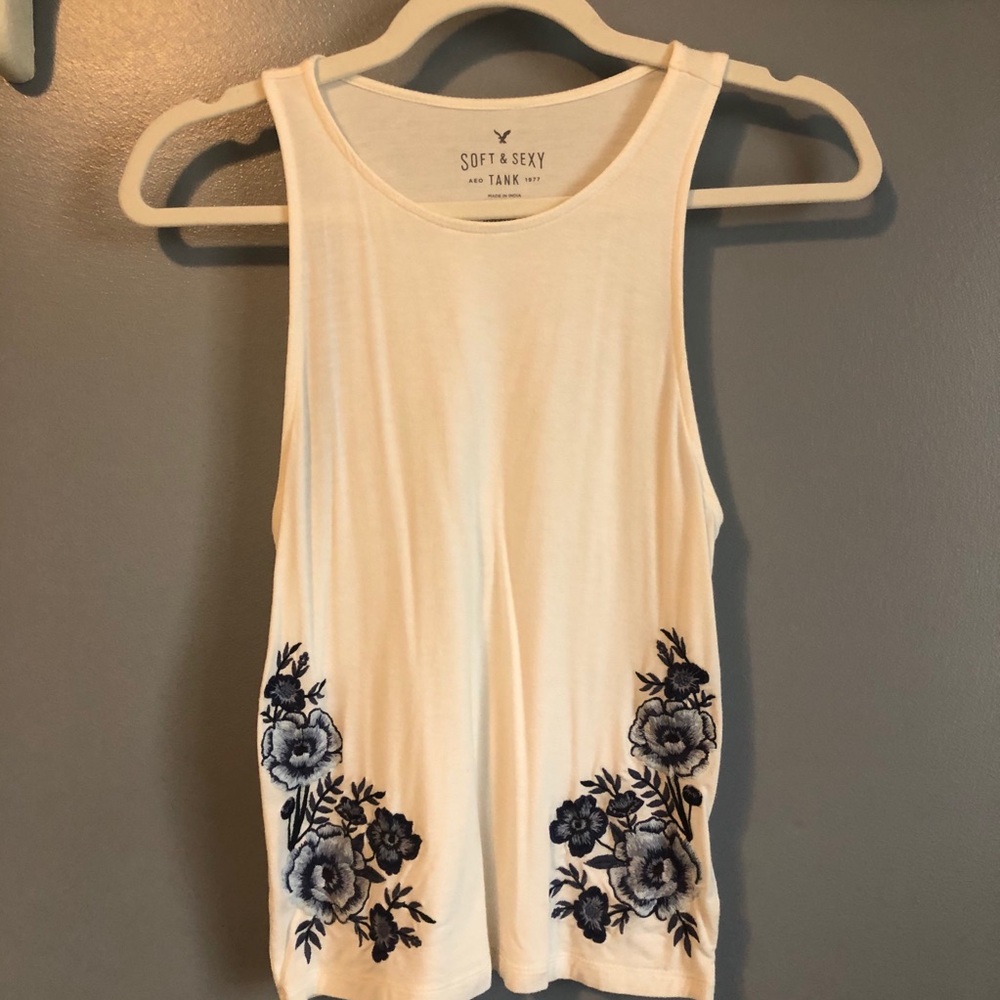 American Eagle White w/ Blue Floral on Hips